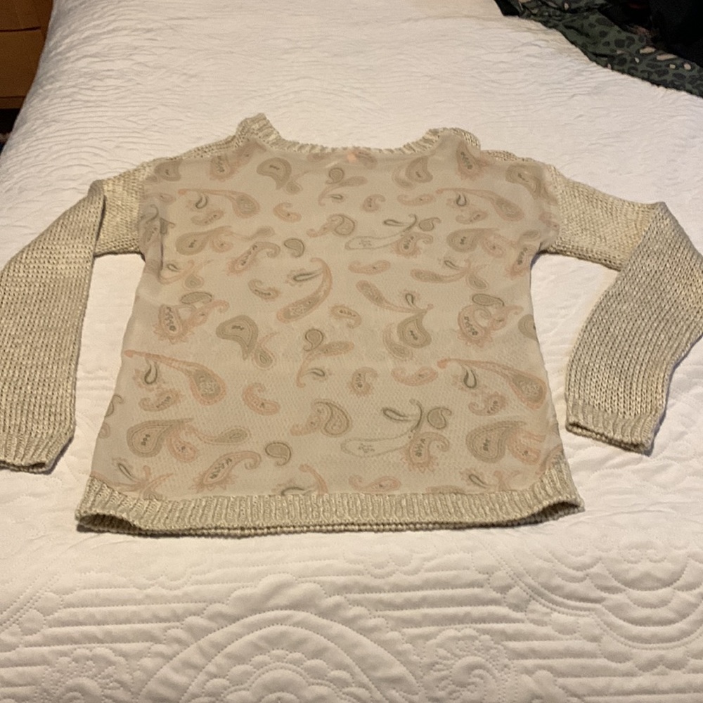 Berksha cream top. Large. 2 mediums. - Picture 4 of 6